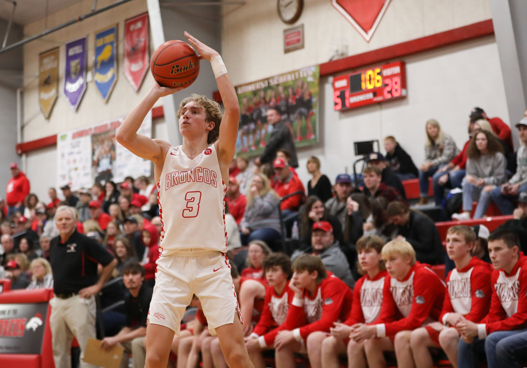 1-14-22 Pleasanton at Amherst boys basketball (23 of 27).jpg